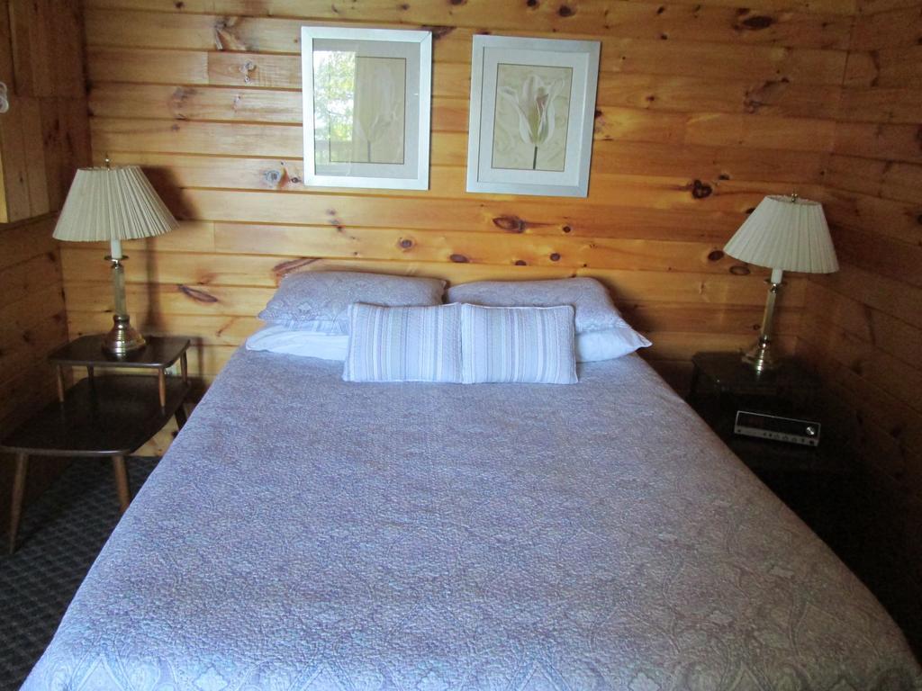 Red Lodge Resort Little Current Room photo